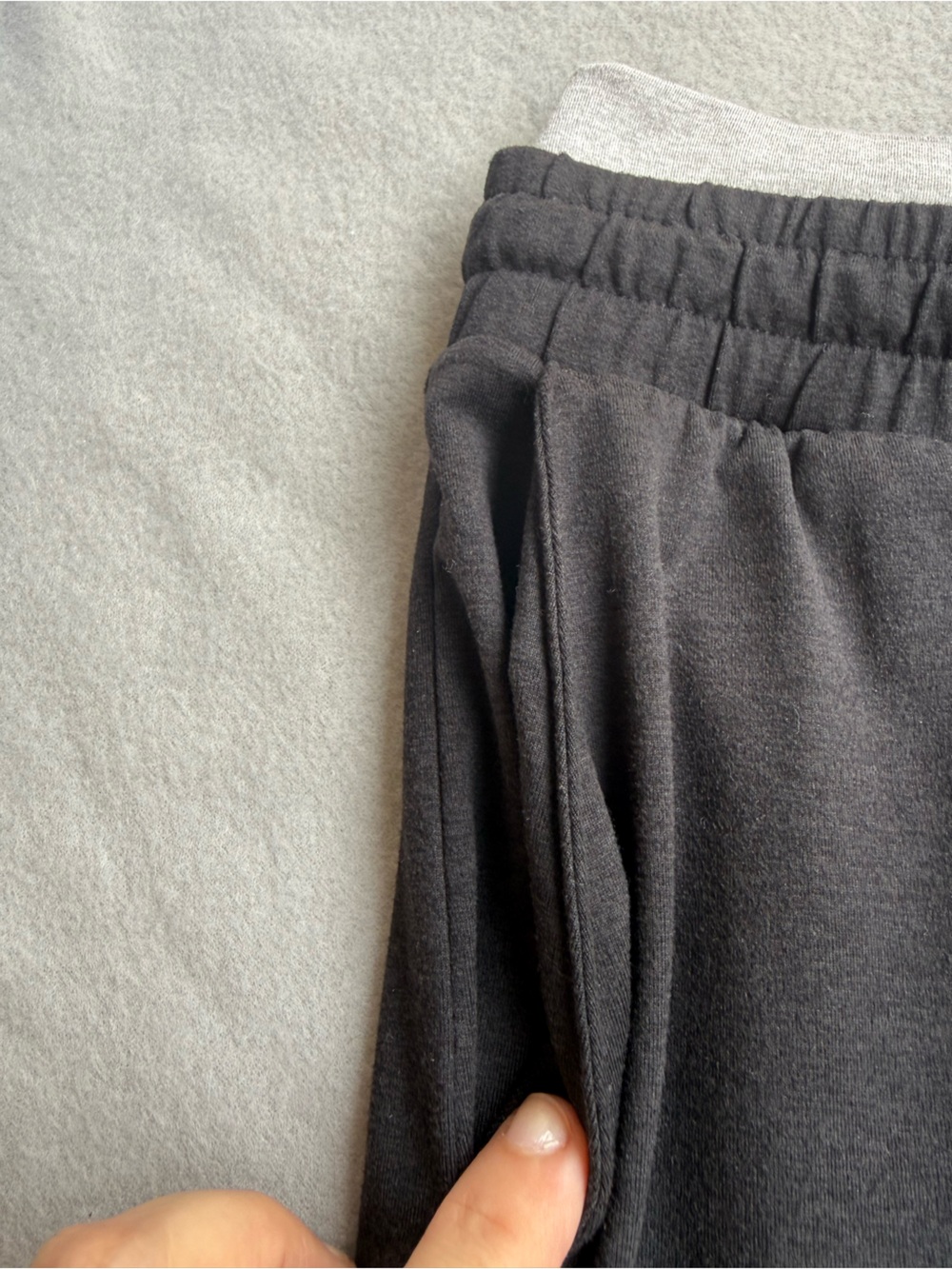 Vuori Halo Warm Up Jogger Pants Women’s Small Black Gray Sweatpants Performance - Picture 10 of 12